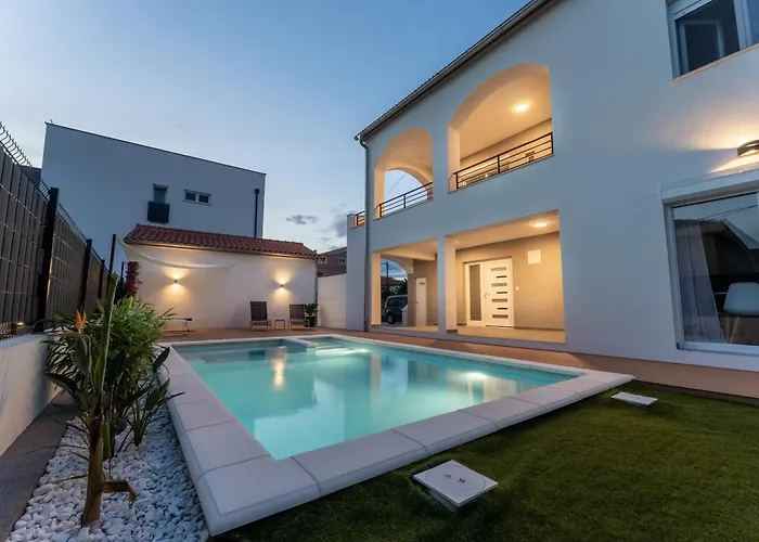 Bernie Apartments With A Pool