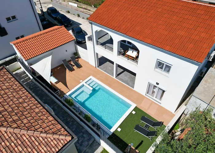 Bernie Apartments With A Pool