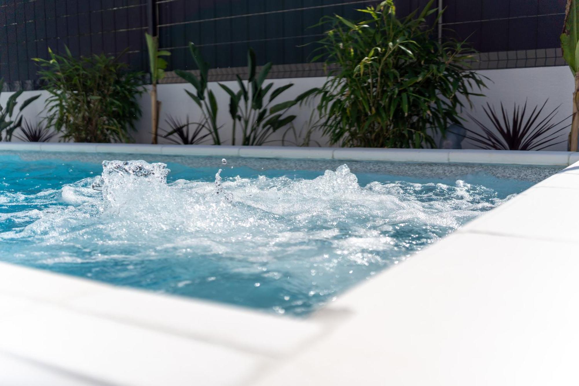 Apartment Bernie With A Pool