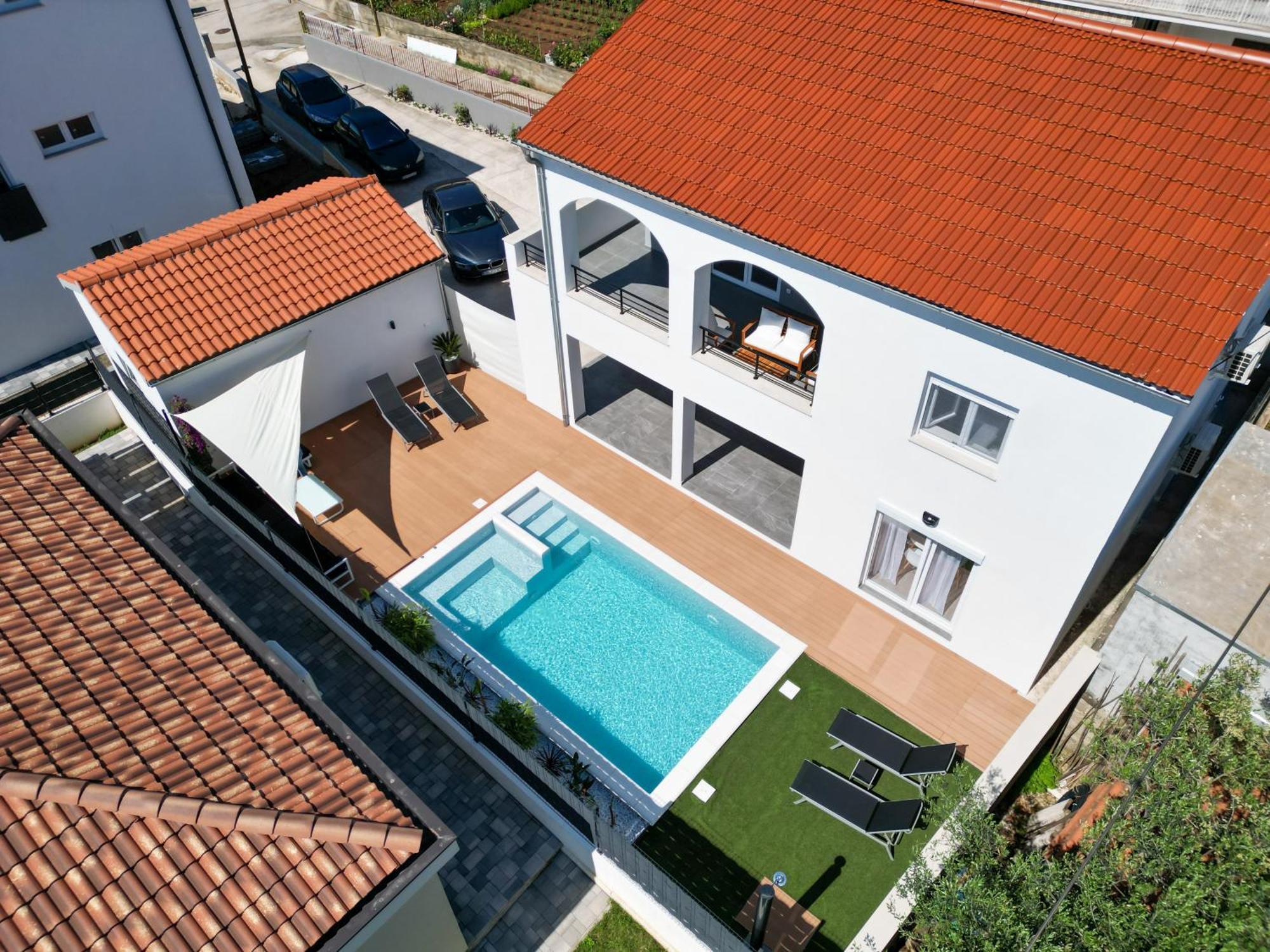Apartment Bernie With A Pool Zadar
