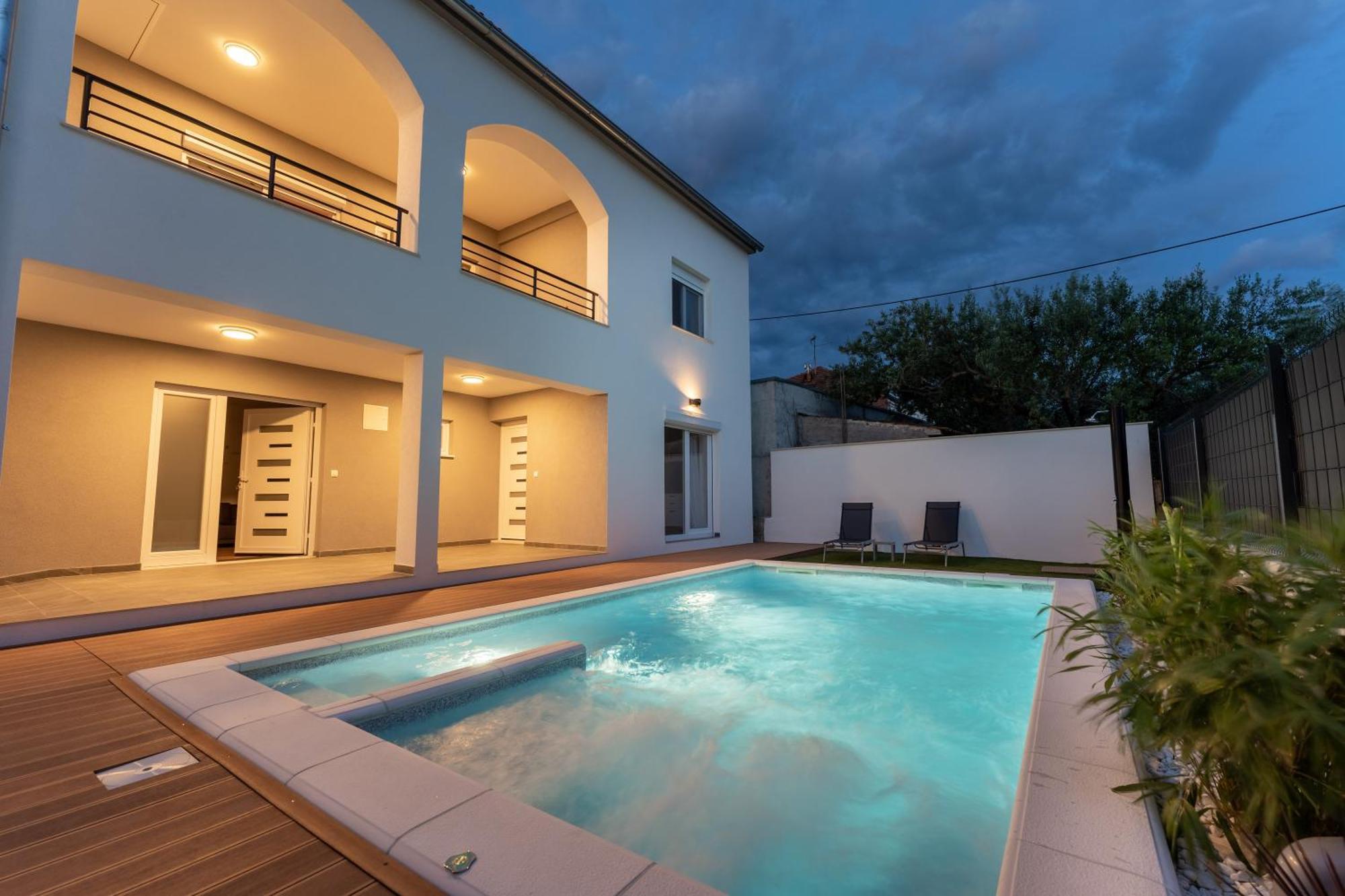 Bernie With A Pool Apartment *