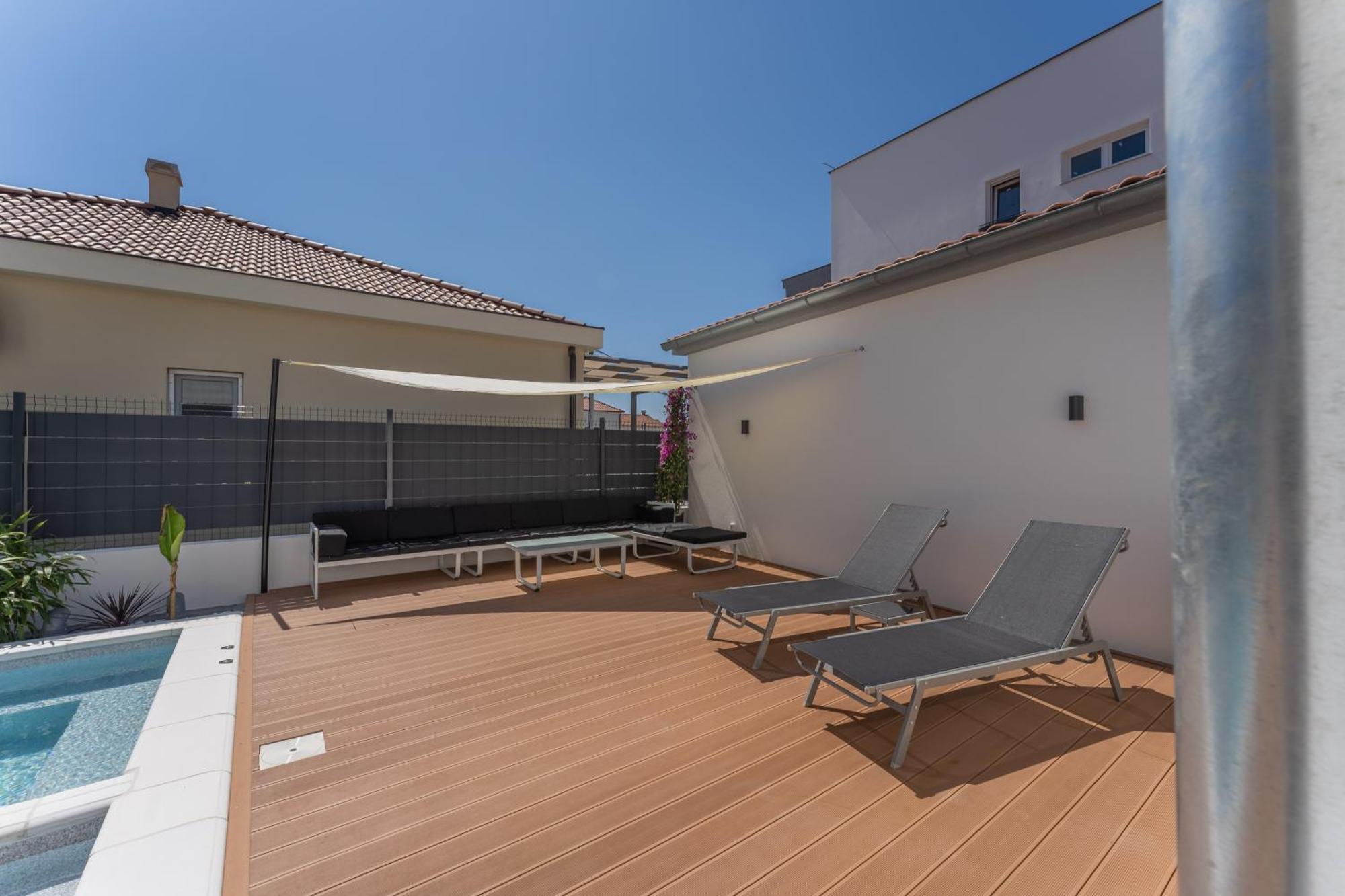 Apartment Bernie With A Pool Zadar
