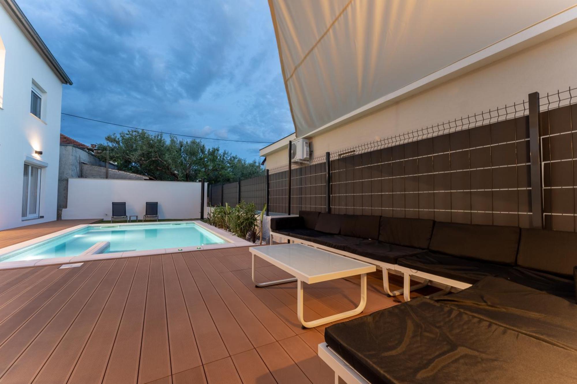 Apartment Bernie With A Pool Zadar